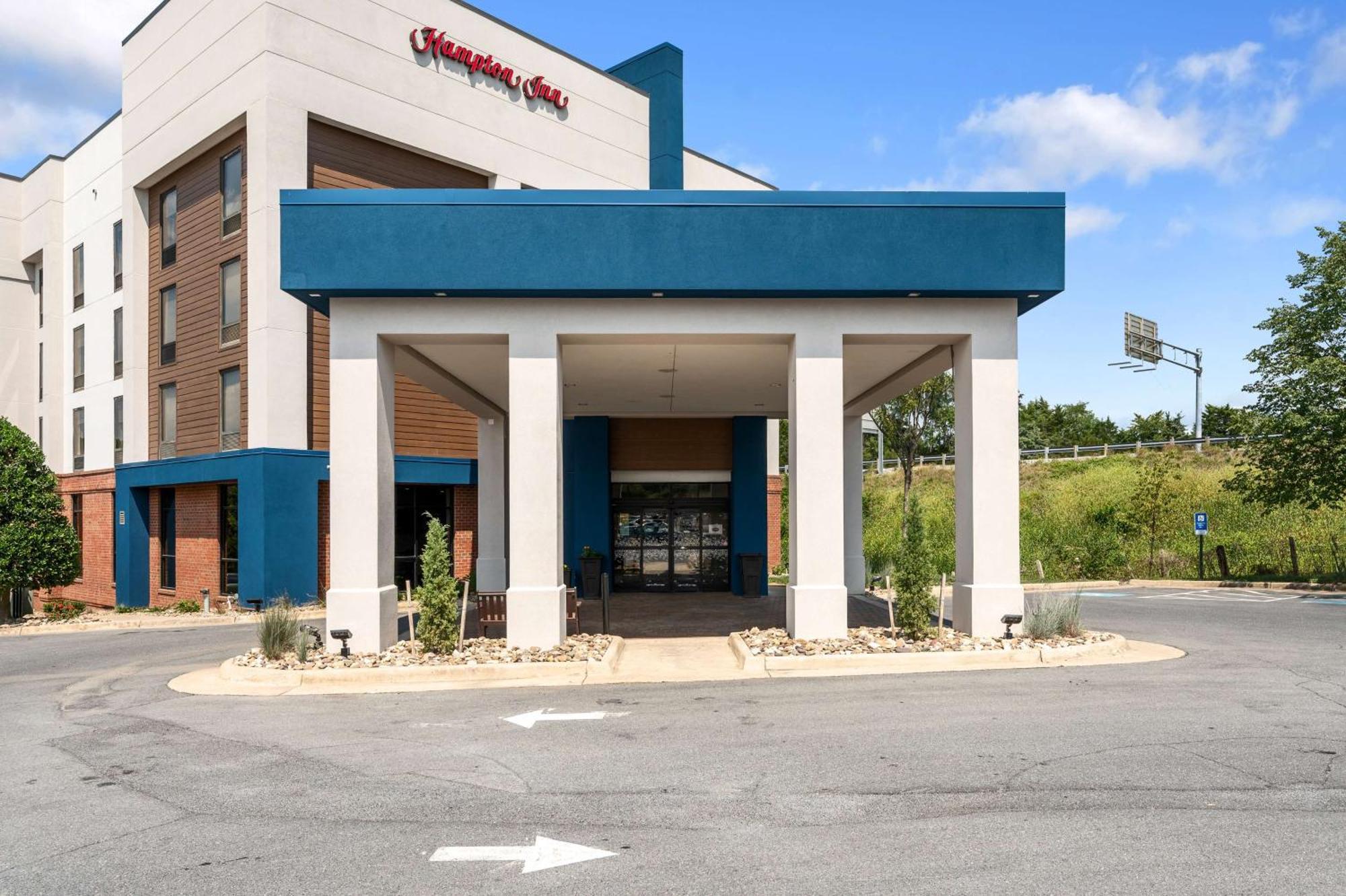 Hampton Inn Front Royal Exterior photo